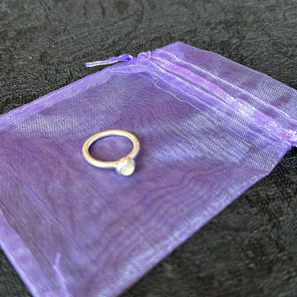 Authentic Pandora Ring, Sterling Silver with White Pearlescent Stone, Size 7 - Picture 6 of 7